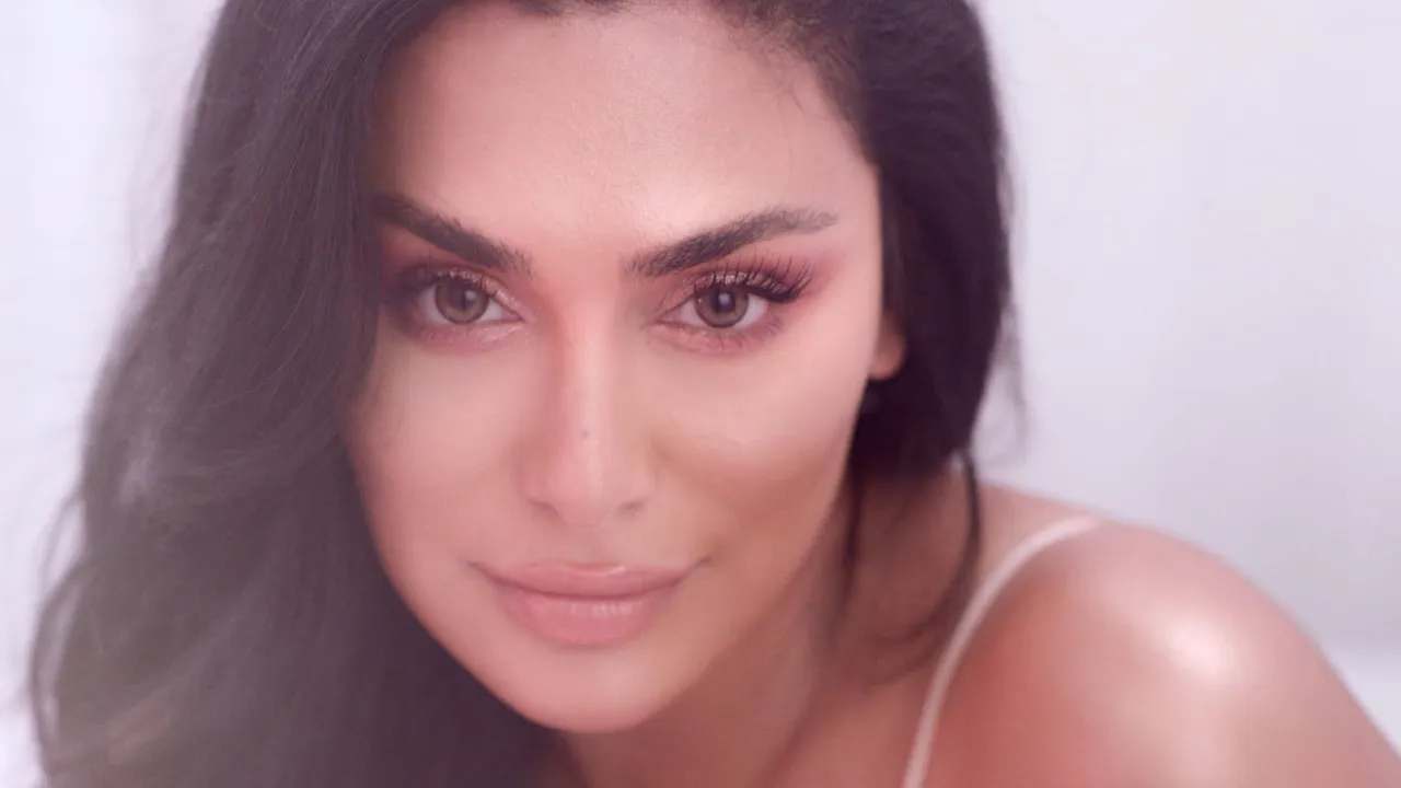 Huda Beauty - Naughty Nude video preview